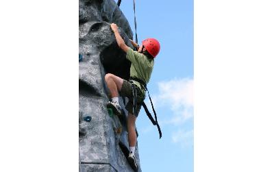 Escalade, Via ferrata, Spéléologie Découverte des techniques d'escalade au Mont Dol