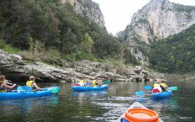 Rafting, Kayak, Canyoning Descente des Gorges de l'Ardèche en canoë et pique-nique