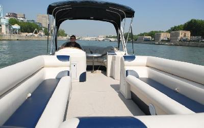 Cuisine française Repas de fête sur la Seine à bord d'un bateau privatif