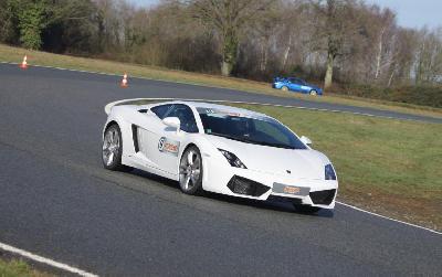 Ferrari, Porsche, Lamborghini Conduite de Lamborghini sur route au départ de Nantes