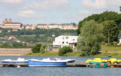 Cuisine française Repas en tête à tête au bord du lac de la Liez