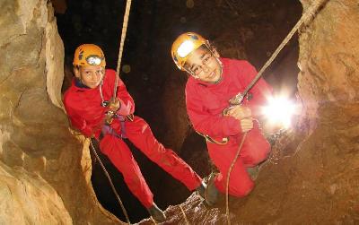 Escalade, Via ferrata, Spéléologie Initiation à la spéléologie pour enfant près de Perpignan