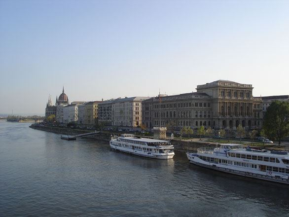 Pest et le parlement