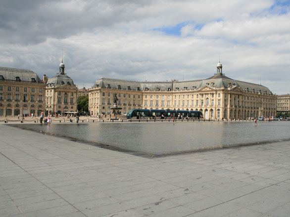 Miroir d'eau et place de la Bourse