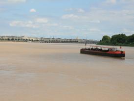 Péniche sur la Garonne
