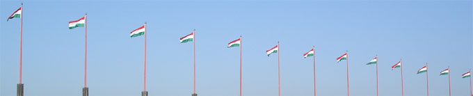 Hongrie, drapeaux dans le vent